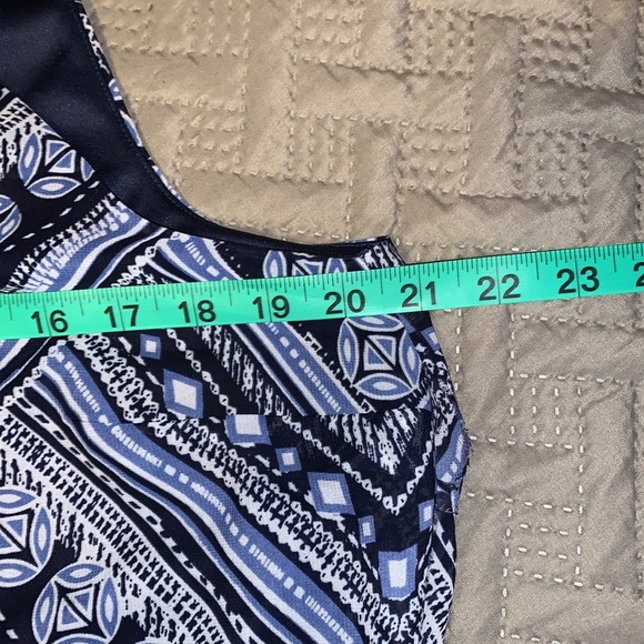 Like new! AB Studio Tank Top - Picture 6 of 10